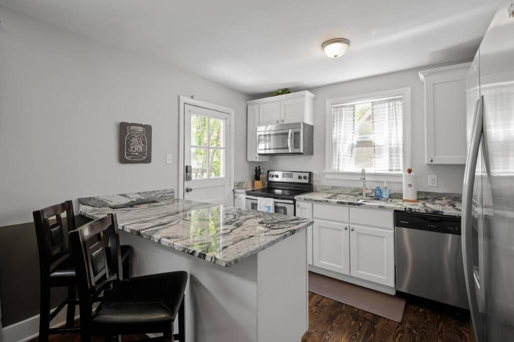 Private House + Yard Central Location To All Rva 里士满 外观 照片