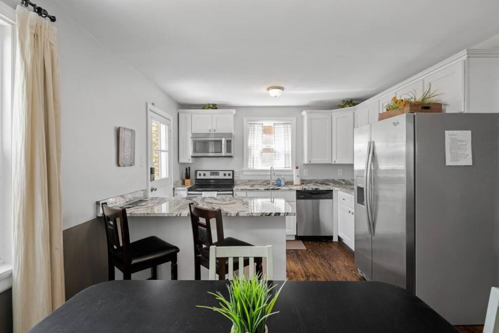 Private House + Yard Central Location To All Rva 里士满 外观 照片