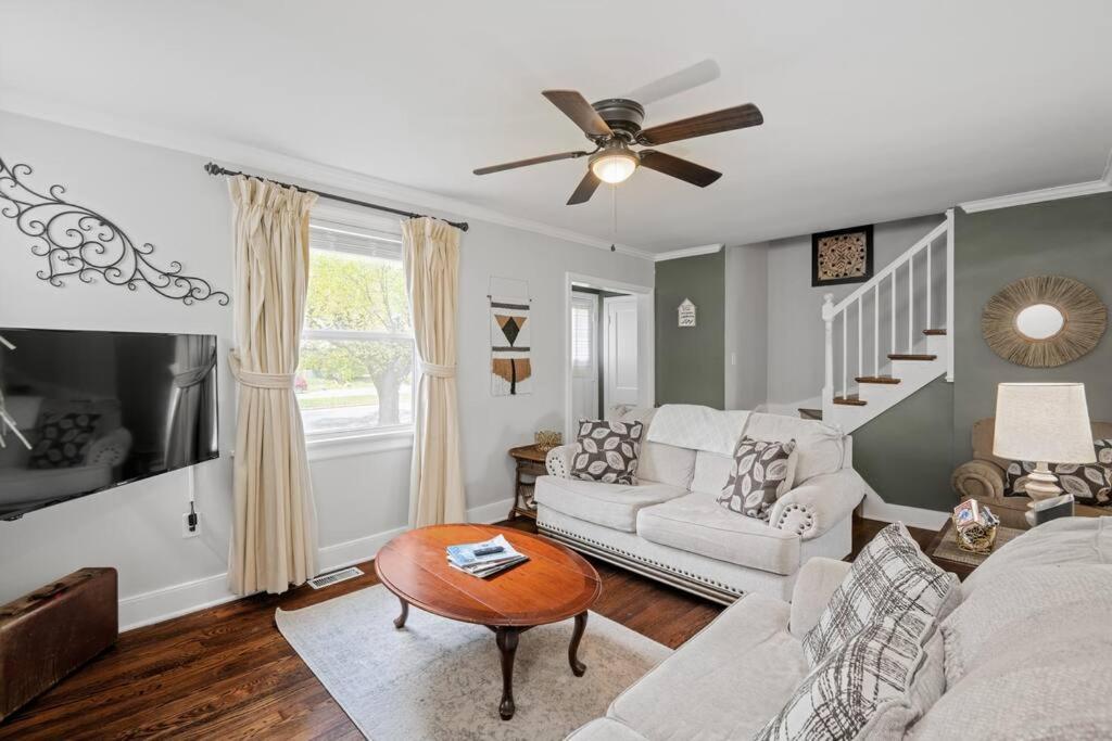 Private House + Yard Central Location To All Rva 里士满 外观 照片
